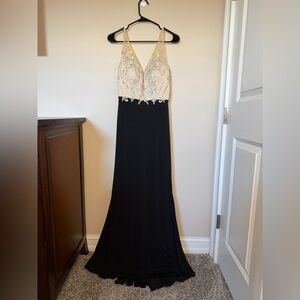 Nina Canacci Black and Cream Maxi Dress